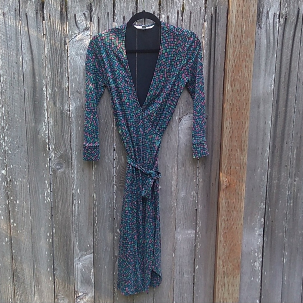 {Diane Von Furstenberg} 100% Silk Mosaic Tile Wrap Dress